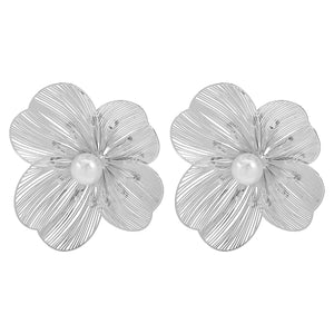 ARETES FLOR PLATEADA