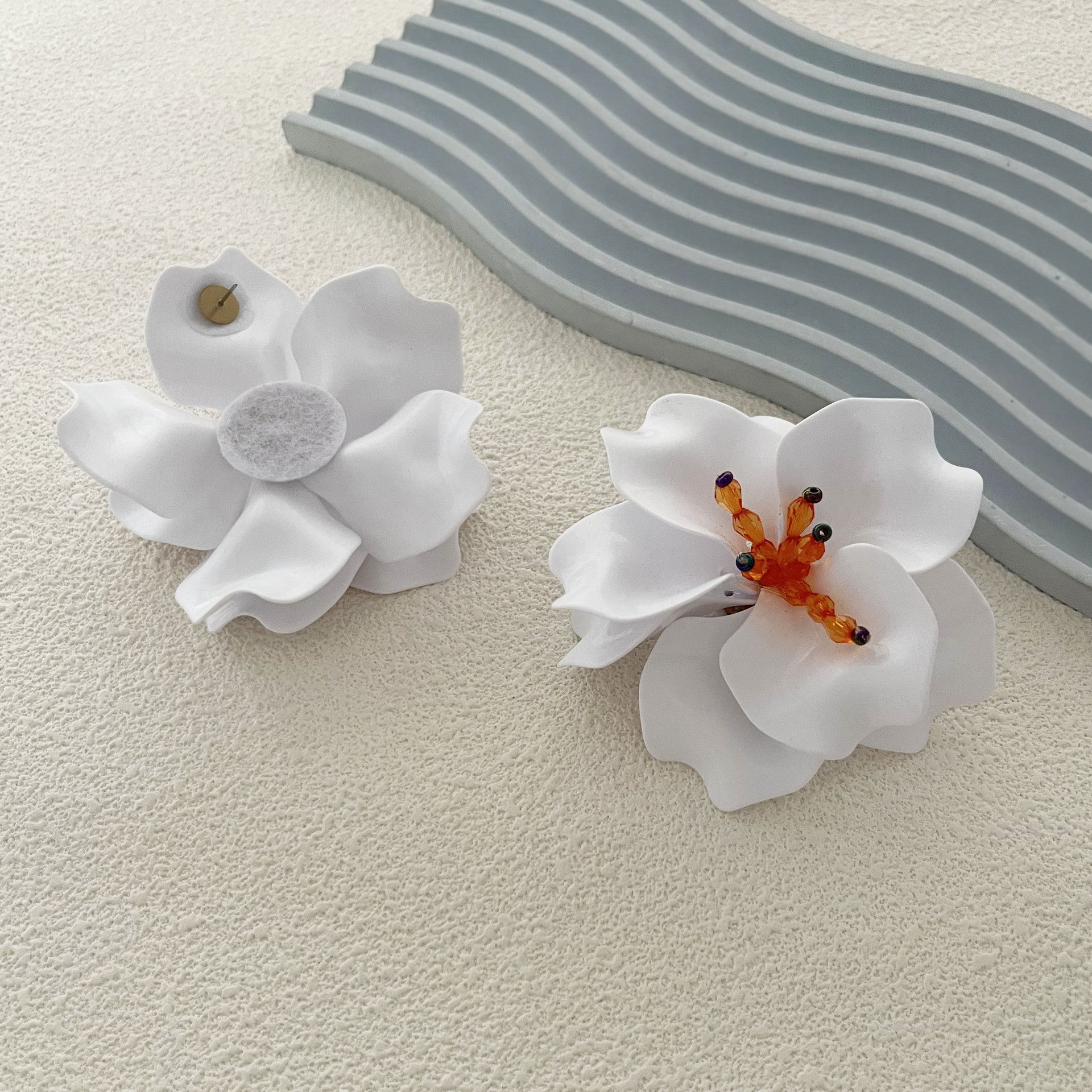 ARETES FLOR BLANCA