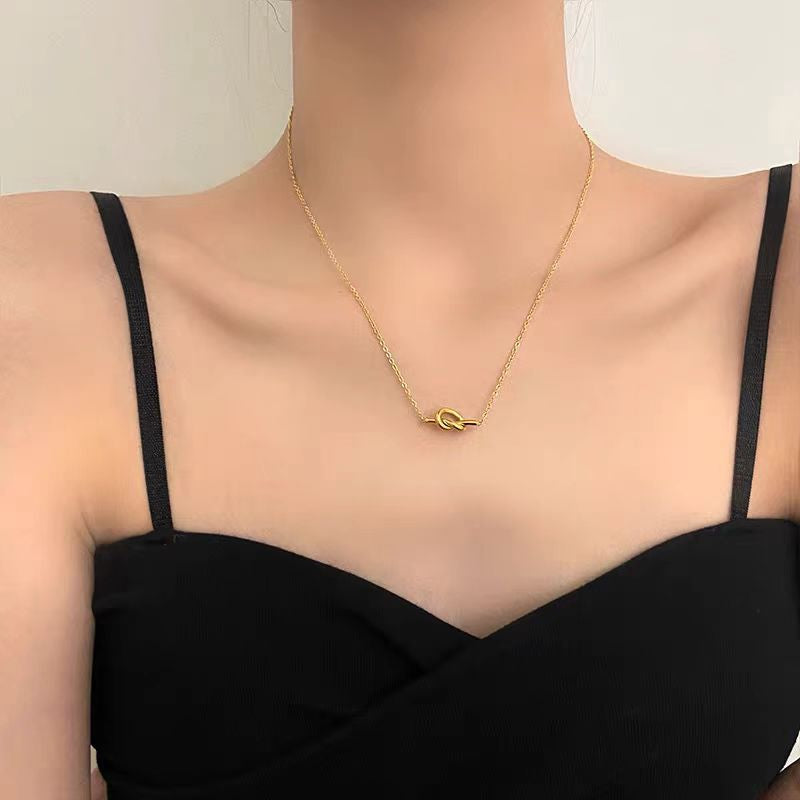 COLLAR NUDO