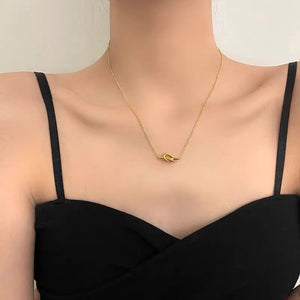 COLLAR NUDO