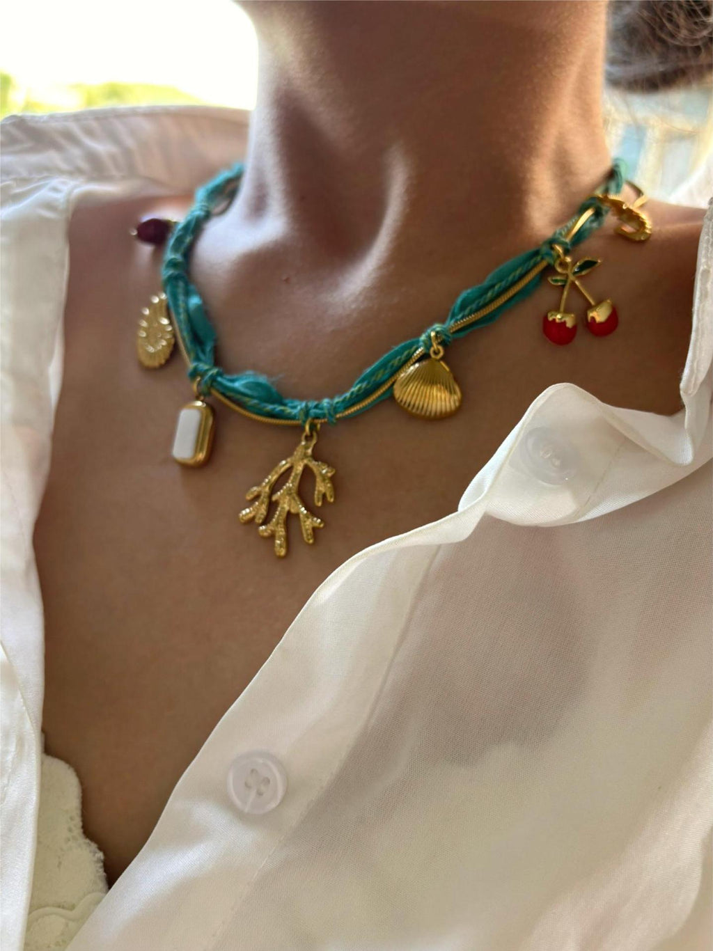 COLLAR AZUL TURQUESA