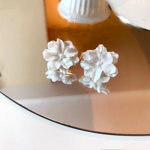 ARETES FLOR BLANCA