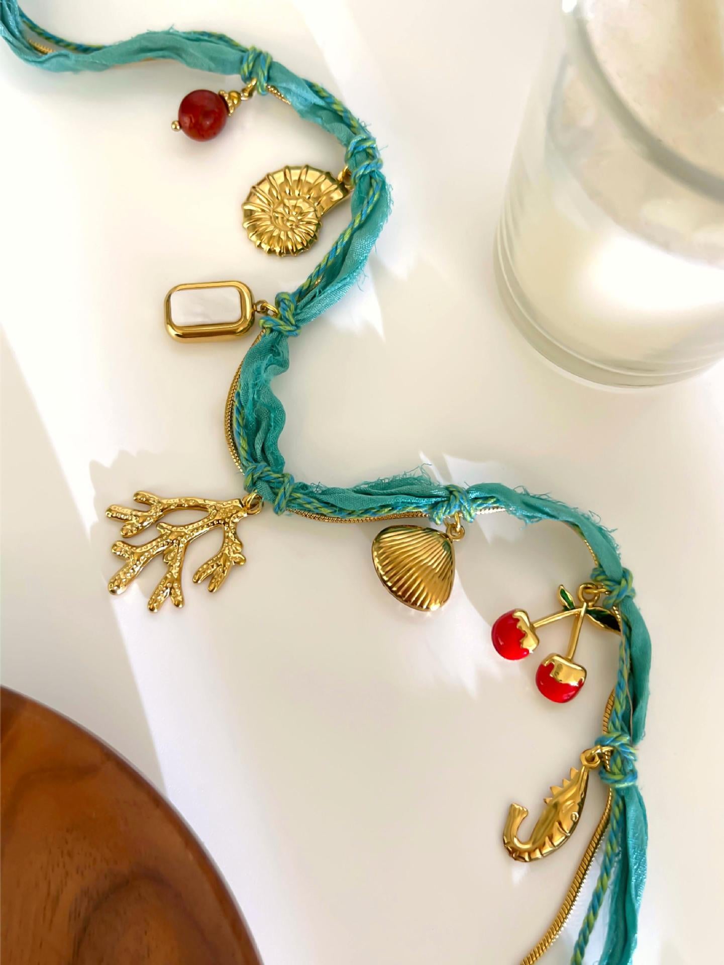 COLLAR AZUL TURQUESA
