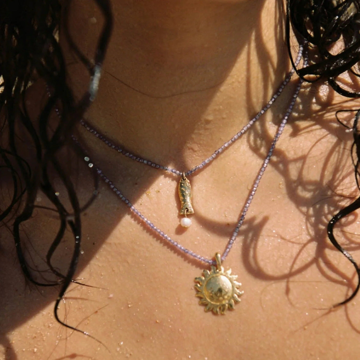 COLLAR MORADO CON PEZ