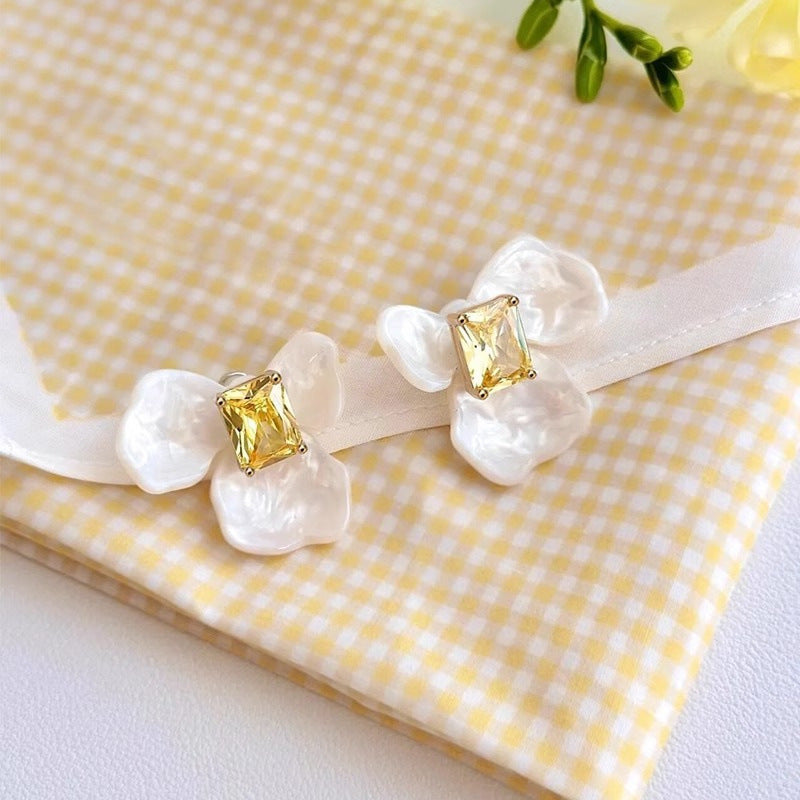 ARETES FLOR NÁCAR