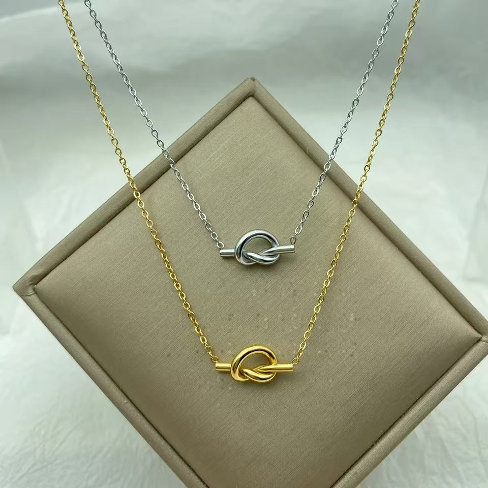 COLLAR NUDO