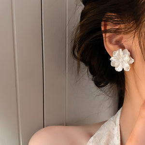 ARETES FLOR BLANCA