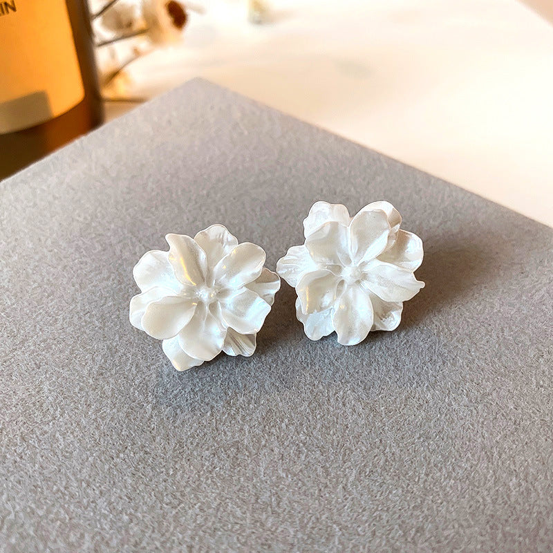 ARETES FLOR BLANCA