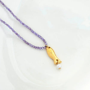 COLLAR MORADO CON PEZ