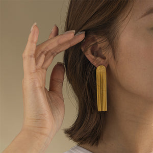 ARETES FLECOS DORADOS