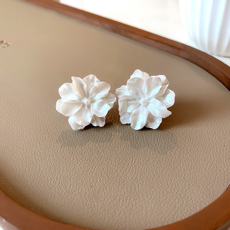 ARETES FLOR BLANCA