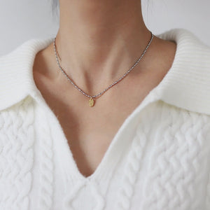 COLLAR PLATEADO DIJE DORADO