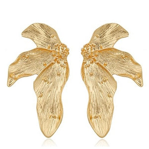 ARETES MEDIA FLOR DORADOS